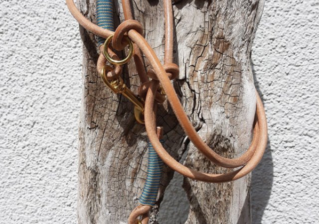 Leine Leder natur-türkis rund 3 Ringe messing